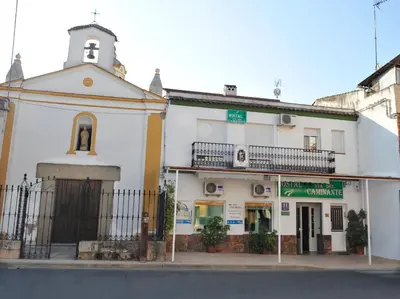 Edificio en el que se encuentra el hostal o pensión