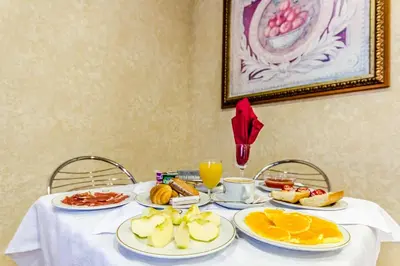 Comida en o cerca de este hotel