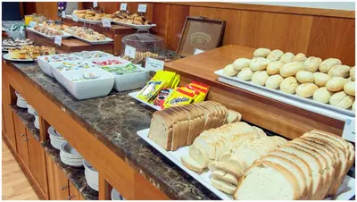 Comida en o cerca de este hotel