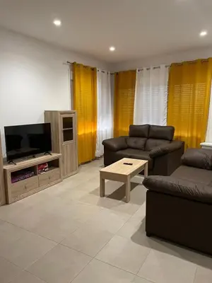 Una televisión o centro de entretenimiento en Las Pesebreras