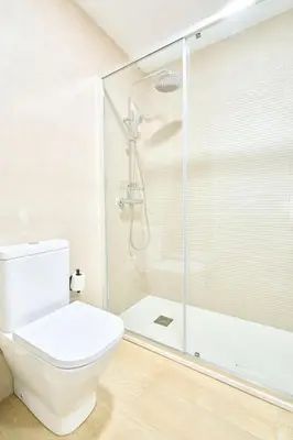 Un baño de Universitas Suite urban collection