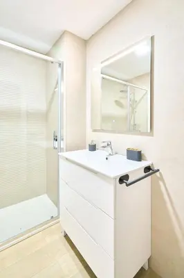 Un baño de Universitas Suite urban collection