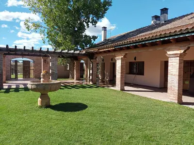 Jardín al aire libre en Casa de campo Olmo, jardín y piscina a 20 minutos de Salamanca