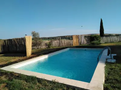 Piscina en o cerca de Casa de campo Olmo, jardín y piscina a 20 minutos de Salamanca