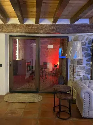 Zona de estar de Alojamiento El Olvido en Piedralaves