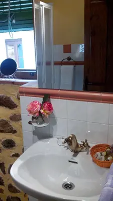 Un baño de Antigua Posada, Valle del Jerte