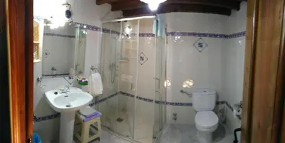 Un baño de Antigua Posada, Valle del Jerte