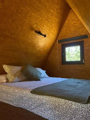 Cama o camas de una habitación en El Roble Glamping - Cabaña Alpina Familiar