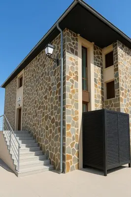 Edificio en el que se encuentra el albergue