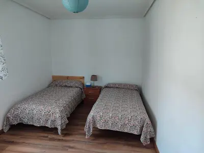Cama o camas de una habitación en Acogedora habitación privada en piso familiar con baño compartido
