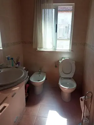 Un baño de Acogedora habitación privada en piso familiar con baño compartido
