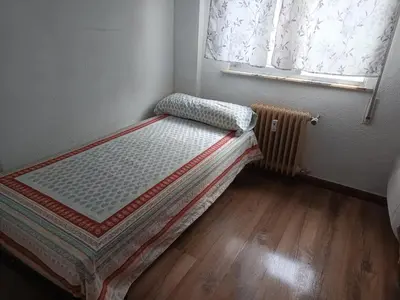 Cama o camas de una habitación en Acogedora habitación privada en piso familiar con baño compartido