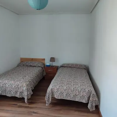 Acogedora habitación privada en piso familiar con baño compartido