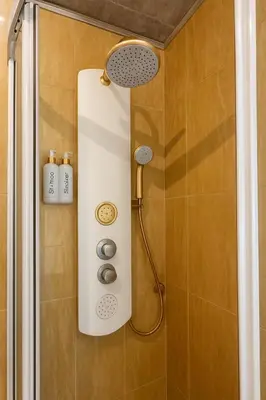 Un baño de Adarya Medieval Charm Shelter
