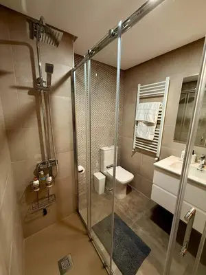 Un baño de Private Room & Bath near Old Town