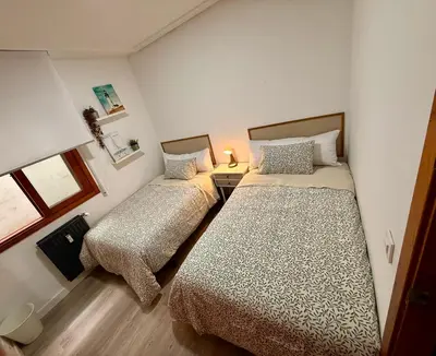 Cama o camas de una habitación en Private Room & Bath near Old Town