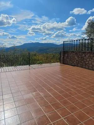 Vista general de una montaña o vista desde la casa o chalet