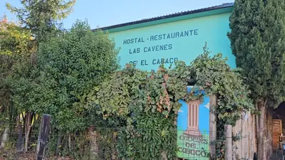 Jardín al aire libre en Hostal Las Cavenes Del Cabaco