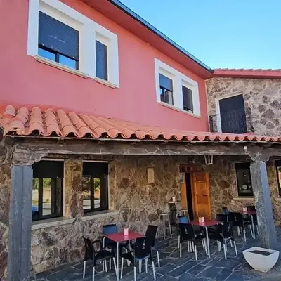 Hostal Las Cavenes Del Cabaco