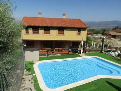 Piscina en o cerca de Casas Rurales La Dehesa