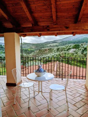 Vista general de una montaña o vista desde la posada u hostería