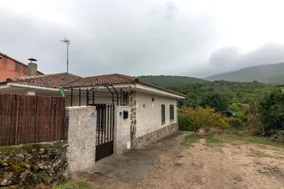 Vista general de una montaña o vista desde la casa o chalet