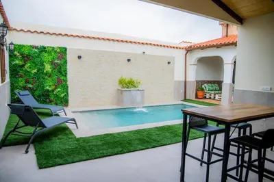 Piscina en o cerca de Casa Rural La Bodega de Cortés