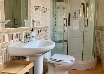 Un baño de GuestReady - Los Jilgueros del Alberche