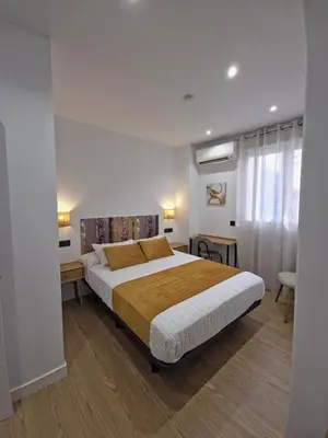 Cama o camas de una habitación en Apartamentos Picasso by gaiarooms