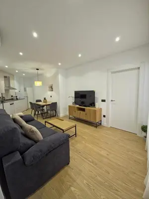 Una televisión o centro de entretenimiento en Apartamentos Picasso by gaiarooms