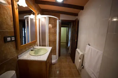 Un baño de Casa Rural LA REGADERA I