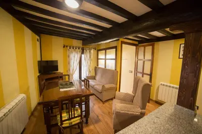 Una televisión o centro de entretenimiento en Casa Rural LA REGADERA I
