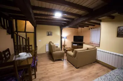 Una televisión o centro de entretenimiento en Casa Rural LA REGADERA II