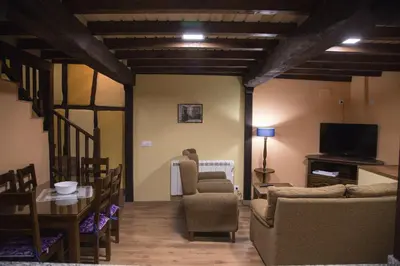 Una televisión o centro de entretenimiento en Casa Rural LA REGADERA II