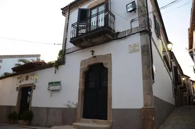 Edificio en el que se encuentra el hostal o pensión