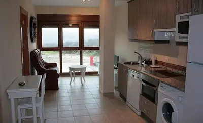 Una cocina o zona de cocina en Apartamentos La Covatilla