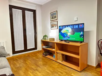 Una televisión o centro de entretenimiento en Peñuelas de San Blas - Parking Gratis