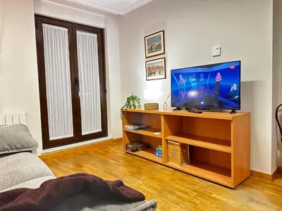 Una televisión o centro de entretenimiento en Peñuelas de San Blas - Parking Gratis