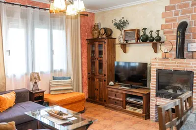Una televisión o centro de entretenimiento en La Casita de La Aduana
