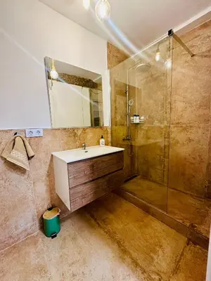 Un baño de Arenas del Coliseo Centro Parking Gratis