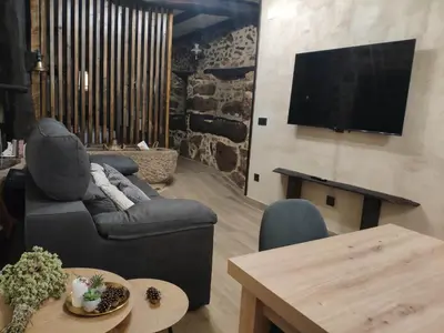 Una televisión o centro de entretenimiento en Bosque animado