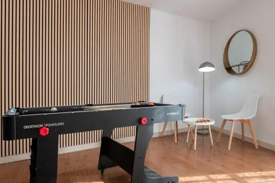 Mesa de billar en APT Cozy Billiards Diana Central