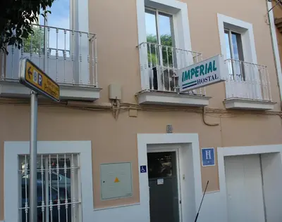 Edificio en el que se encuentra el hostal o pensión