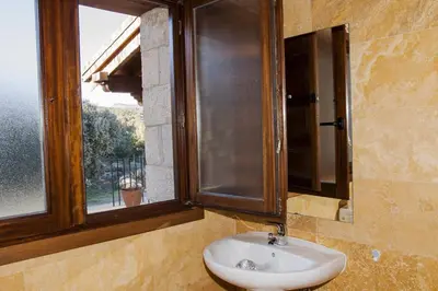 Un baño de La Fontana de Gredos