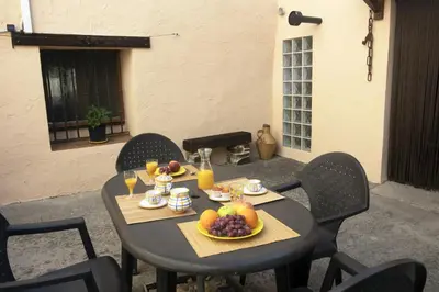 Comida en o cerca of this country house