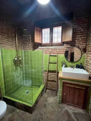 Un baño de Antiguo Molino con piscina y chimenea en el valle del Tietar