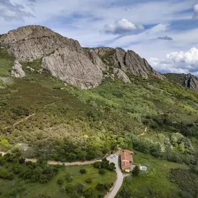 Casa de la luz-Finca la sierra Alojamiento de 4 estrellas completo en el corazón del Geoparque de 6 a 12 personas