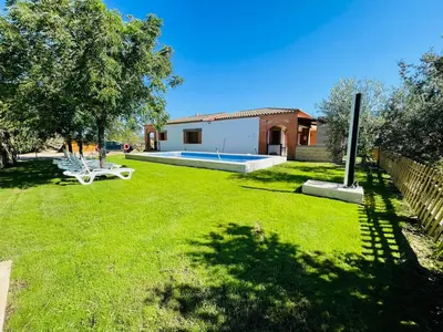 Piscina en o cerca de Finca El Encinar- Casa Rural -Eventos