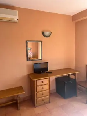 Una televisión o centro de entretenimiento en Hotel Cadalso - Casa Moncho