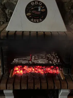 Barbacoa disponible para clientes en la casa o chalet